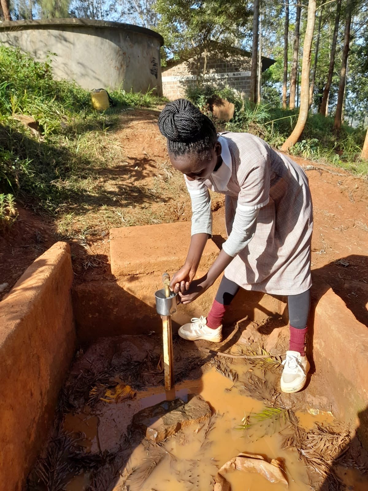 girl getting clean drinking water in nyeri kenya